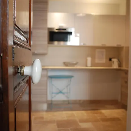 Appartement Sortie 44 - Newly Renovated 1 Bedroom, Center Of Old Antibes