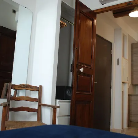 Appartement Sortie 44 - Newly Renovated 1 Bedroom, Center Of Old Antibes