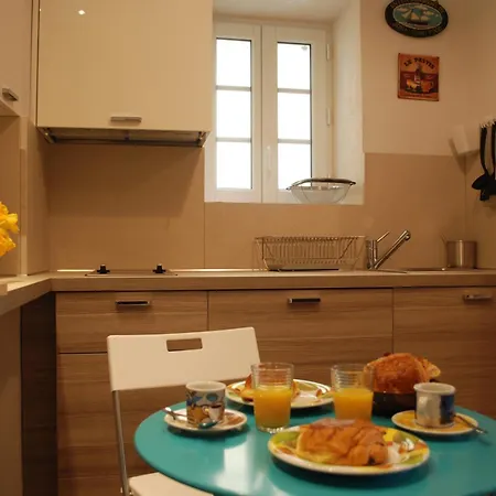 Sortie 44 - Newly Renovated 1 Bedroom, Center Of Old Appartement